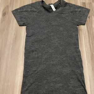 Green lululemon shirt size 4.